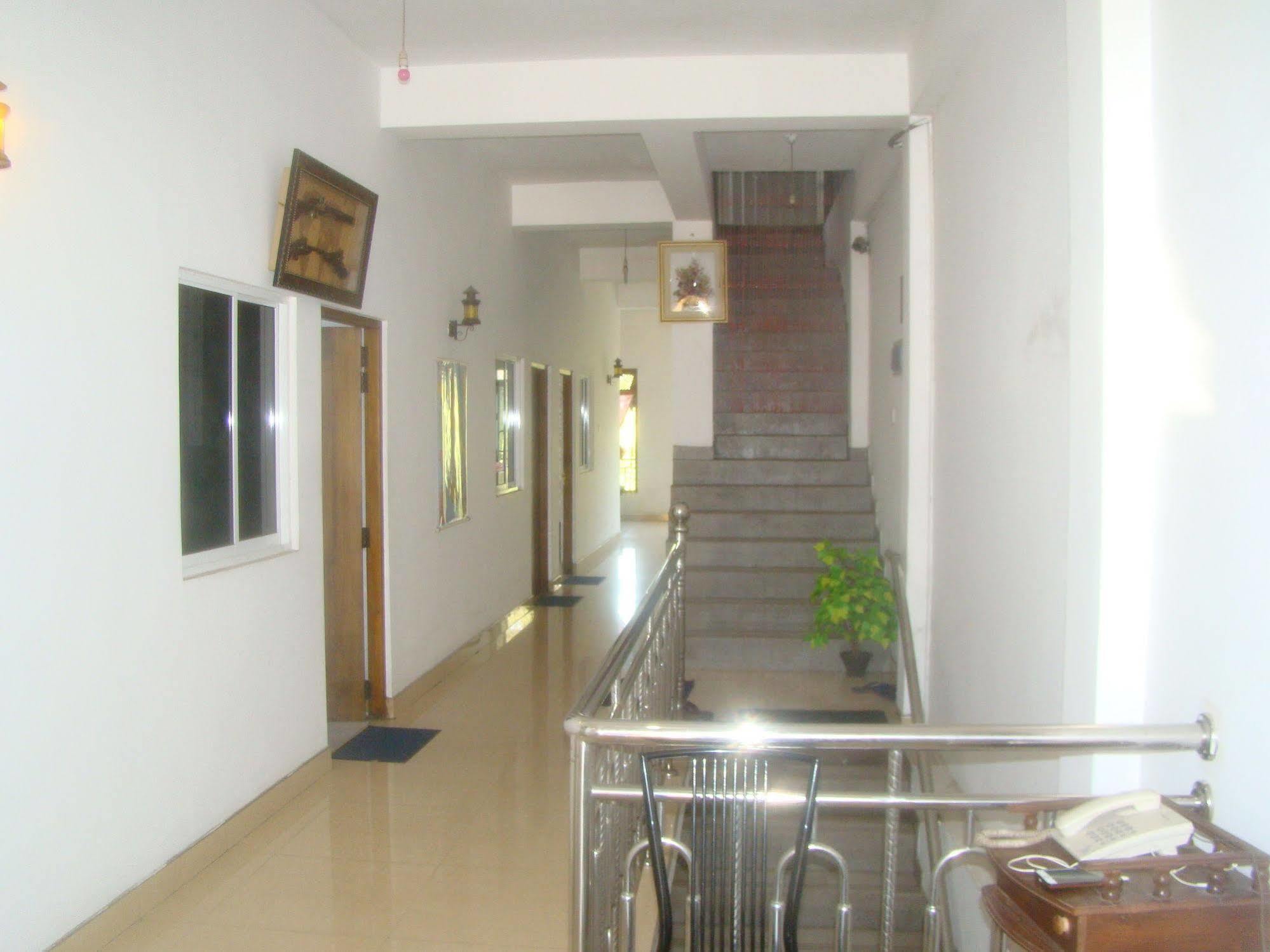 Down Town Hotel Ponnarankulama Εξωτερικό φωτογραφία