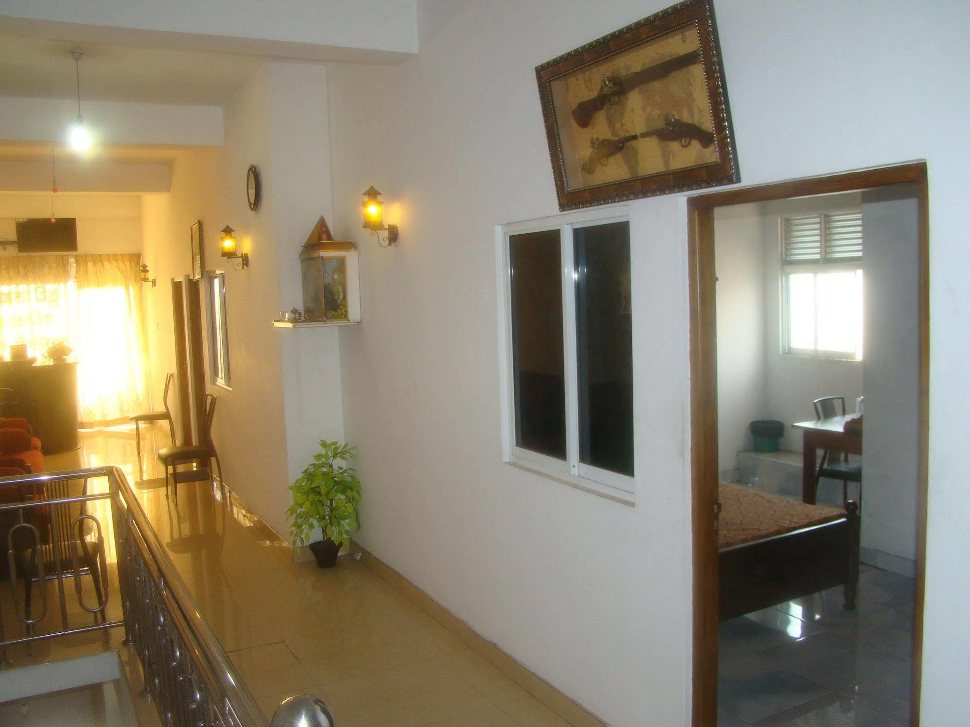 Down Town Hotel Ponnarankulama Εξωτερικό φωτογραφία